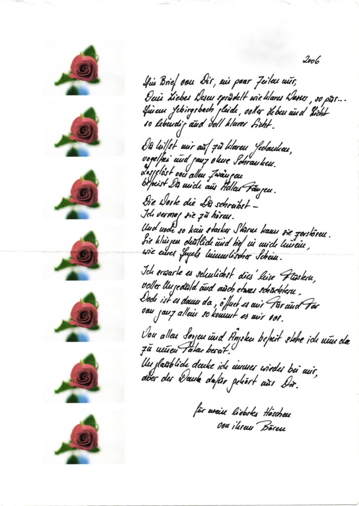 handgeschriebener Liebesbrief in Gedichtform mit Rosen am linken Rand