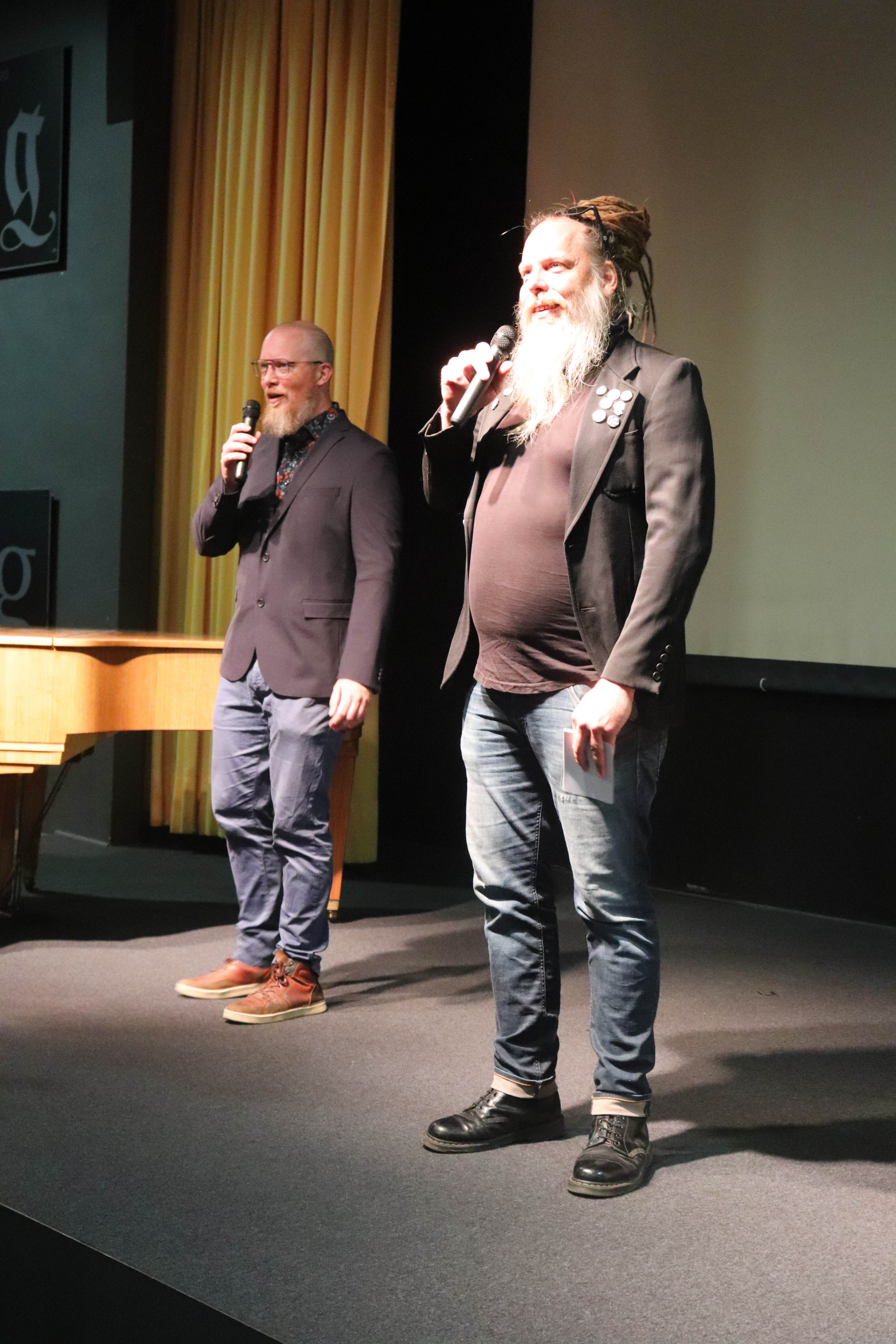 Poetryslam-Moderatoren Jan Cönig (links) und Jens Jekewitz (rechts)